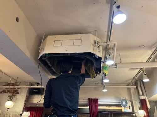 エアコン分解中